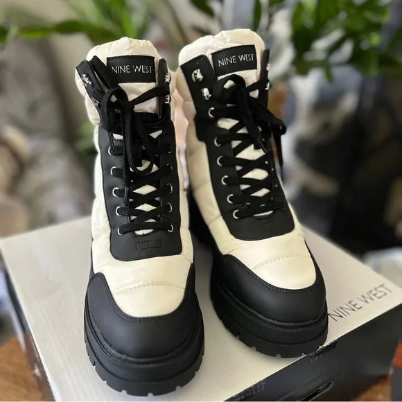 Nine West Women’s Pilar3 Lug Sole Black and White Boots - Picture 9 of 9